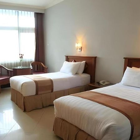 Hotel Tarakan Plaza Kültér fotó