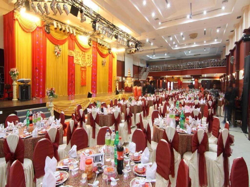Hotel Tarakan Plaza Kültér fotó