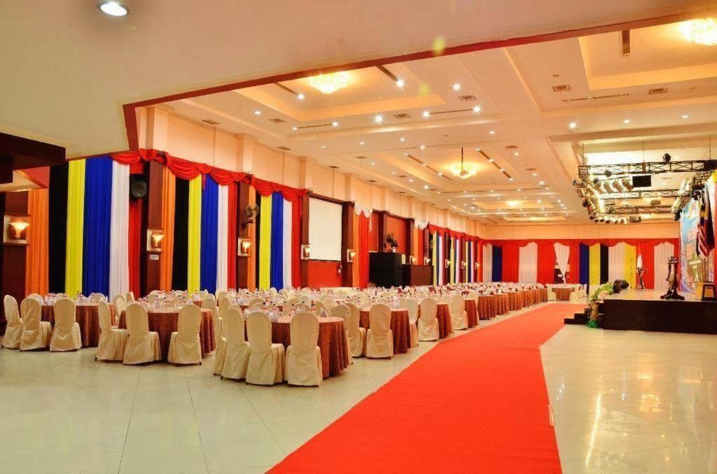 Hotel Tarakan Plaza Kültér fotó